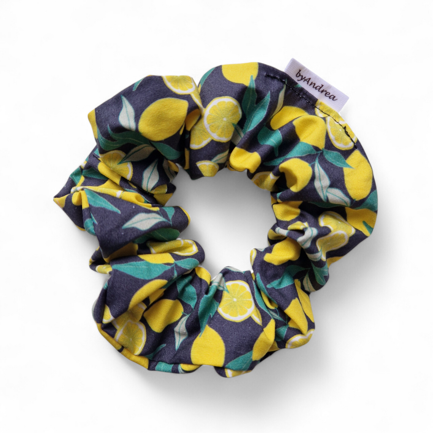 Scrunchie sitroner på svart bakgrunn