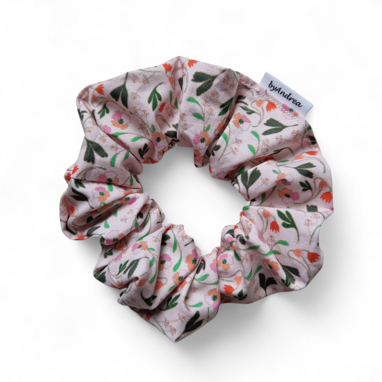 Scrunchie fioler på lys rosa bakgrunn