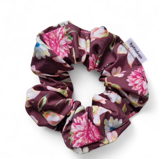 Scrunchie store blomster på vinrød bakgrunn